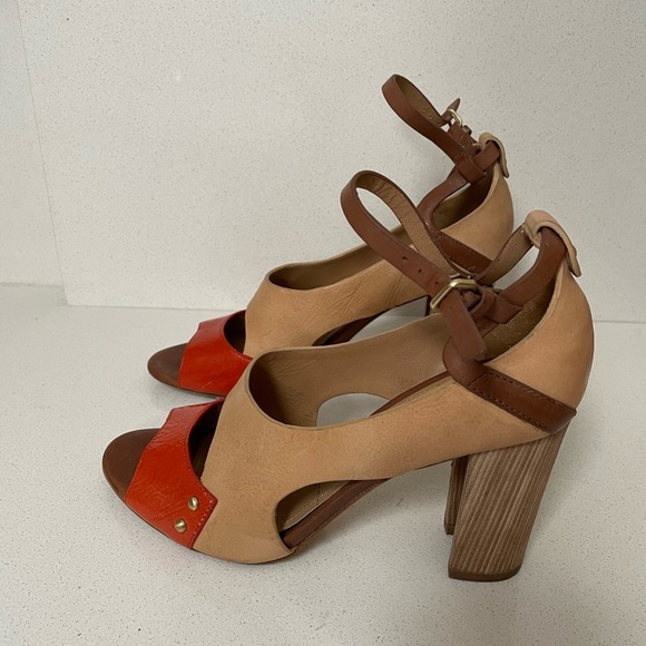 Sigerson Morrison peep toe sandals. Camel and coral color w/ wooden block heel. - Picture 4 of 8